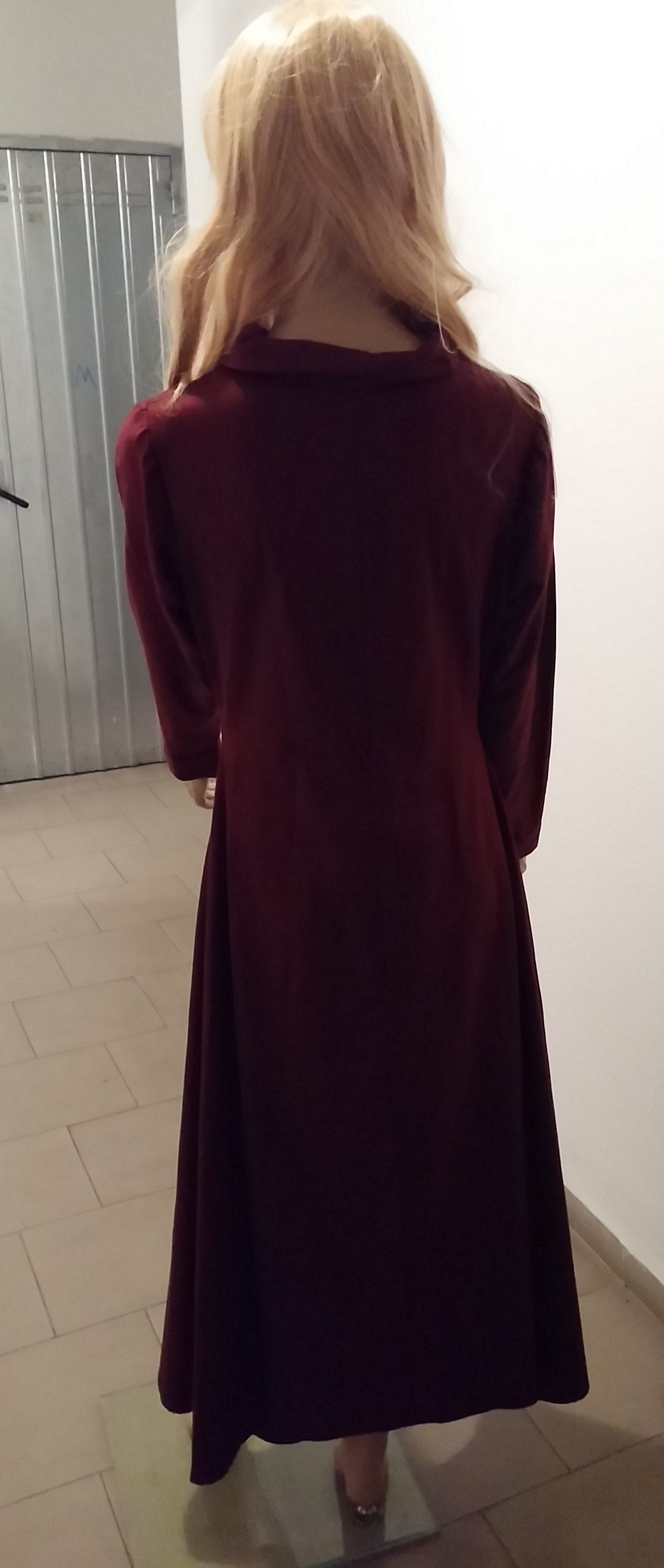 Dama in Veste Marrone